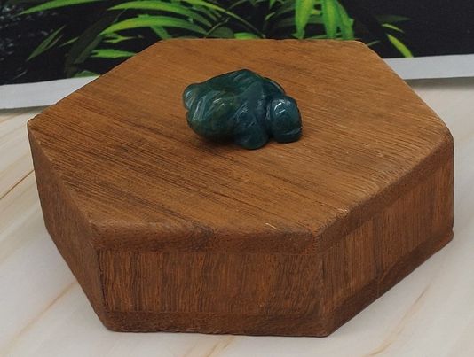 Frog Carving 1"